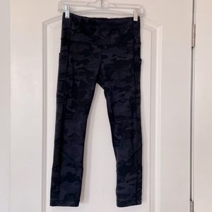 Lululemon Fast and Free crop leggings, size 4, black camo